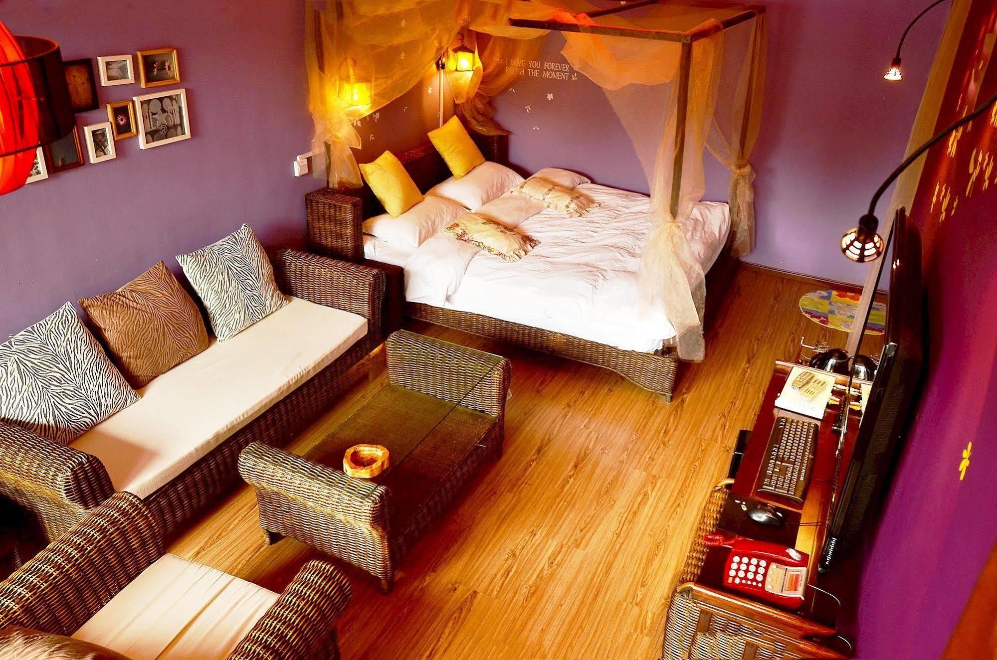 Отель Lijiang Overseas Club Экстерьер фото