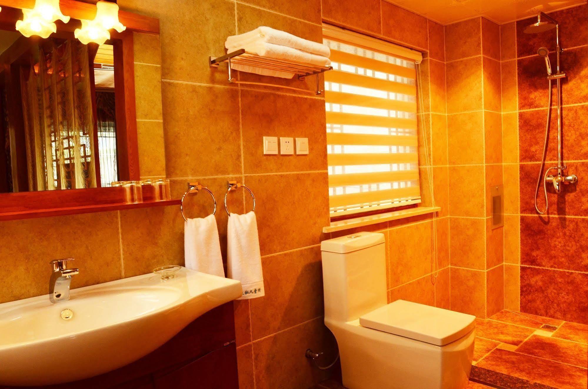 Отель Lijiang Overseas Club Экстерьер фото