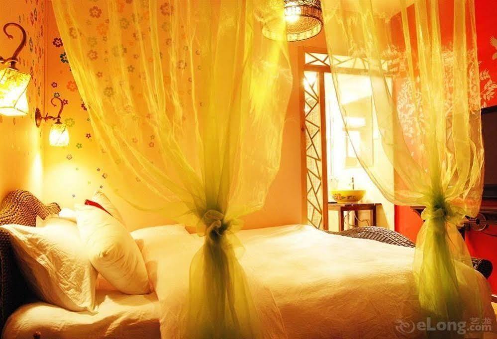 Отель Lijiang Overseas Club Экстерьер фото