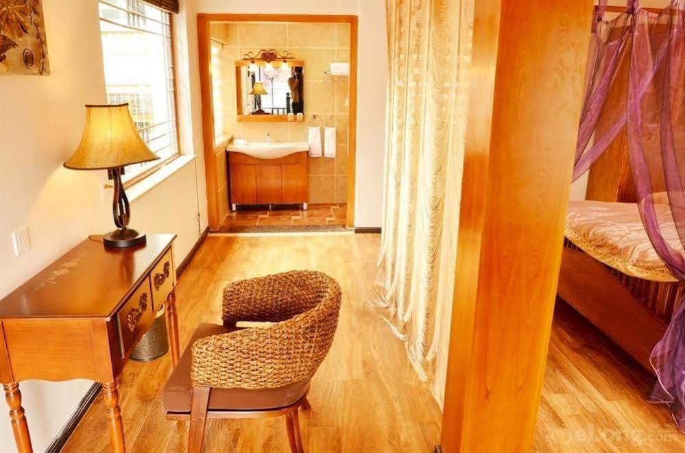 Отель Lijiang Overseas Club Экстерьер фото